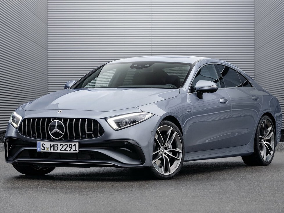 Mercedes-Benz CLS-Класс: Серебристый седан, вид спереди сбоку
