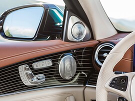 Mercedes-Benz E-Класс седан 2.0 AT E200 (Sport): Дверная панель с динамиком и регулировками сиденья