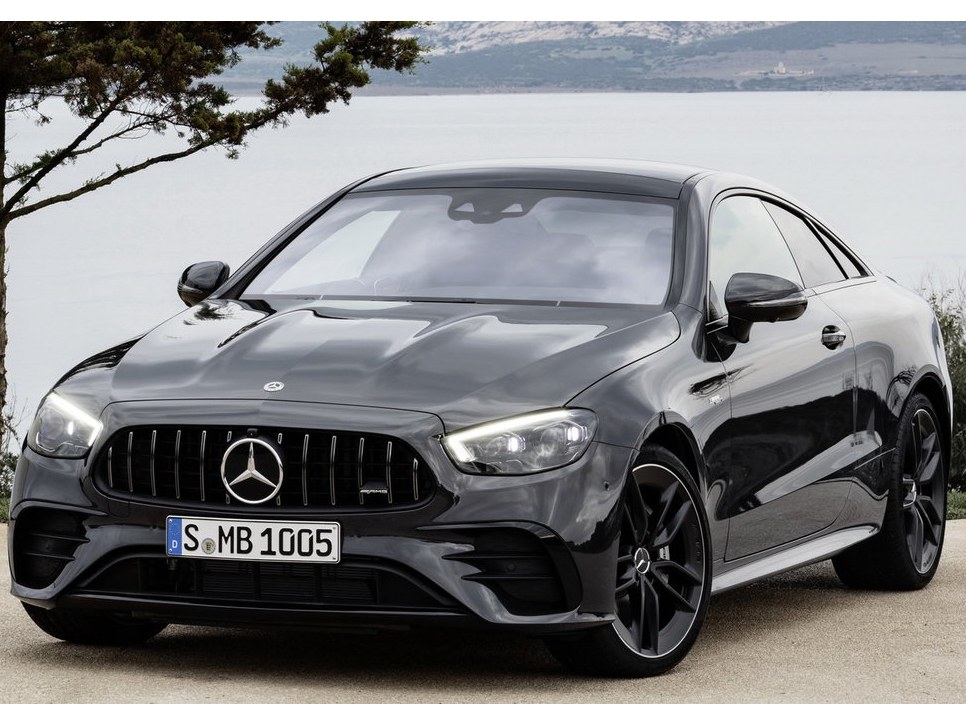 Mercedes-Benz E-Класс купе 2.0 AT Sport (E 300): Серый купе у моря, вид спереди сбоку