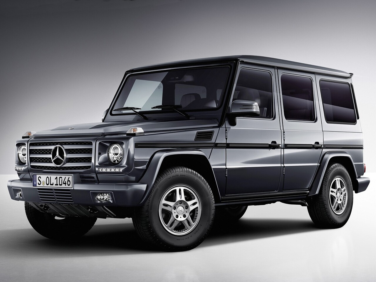 Mercedes-Benz G-Класс 3.0 CDI AT G350d: Три четверти спереди в студии