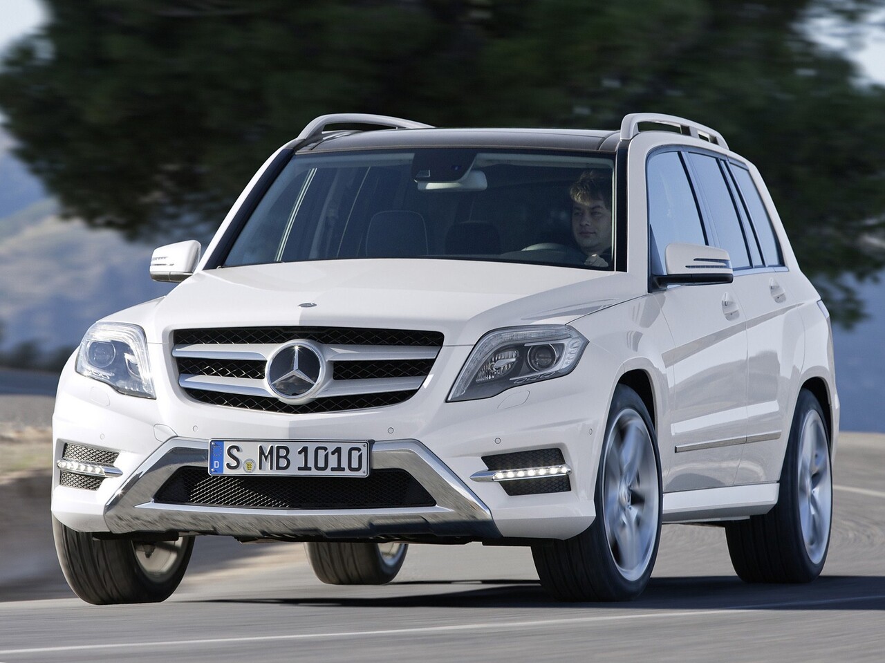Mercedes-Benz GLK-Класс 2.2 CDI AT 220: Три четверти спереди в движении на дороге