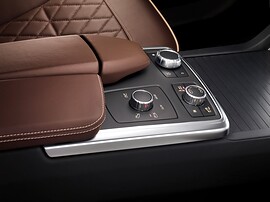 Mercedes-Benz M-Класс (W166, 2011 - 2015 г.в.): Крупный план центральной консоли