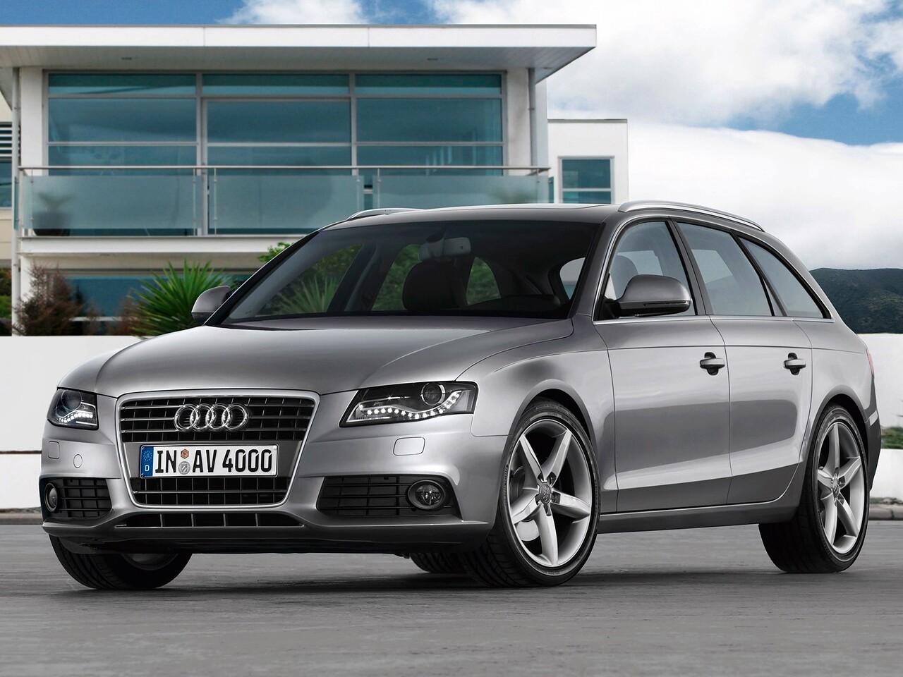 Audi A4 Avant универсал (B8, 2008 - 2011 г.в.): вид спереди сбоку