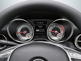Mercedes-Benz SLK-Класс 1.8 AT 250: Крупный план приборной панели