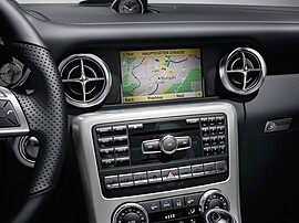 Mercedes-Benz SLK-Класс 1.8 AT 250: Крупный план экрана навигации