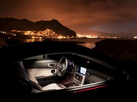 Mercedes-Benz SLK-Класс 1.8 AT 250: Салон ночью, огни города у моря