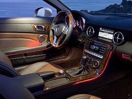 Mercedes-Benz SLK-Класс 1.8 AT 250: Салон с красной подсветкой ночью