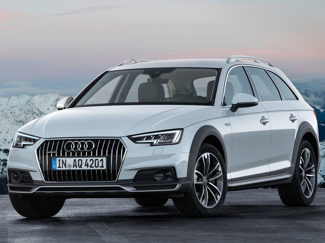 Audi A4 Allroad 2.0 TFSI quattro AT: вид спереди сбоку