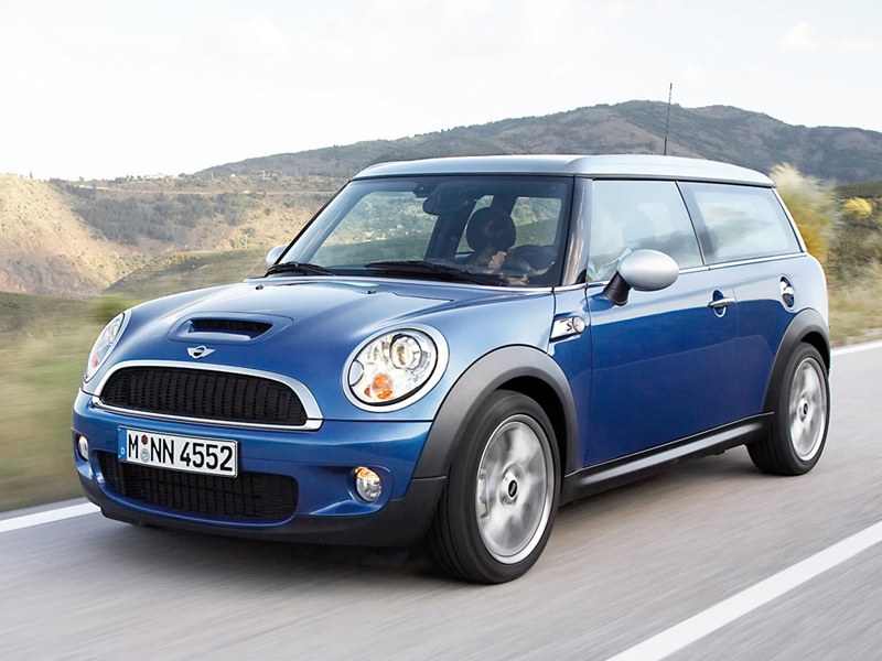 MINI Cooper S Clubman Универсал: Три четверти спереди в движении