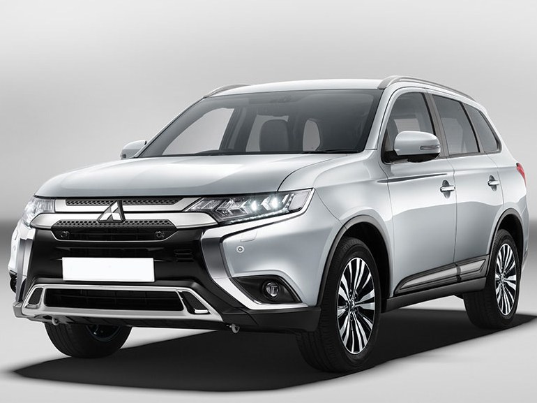 Mitsubishi Outlander 2.4 4WD AT Ultimate: Три четверти спереди в студии