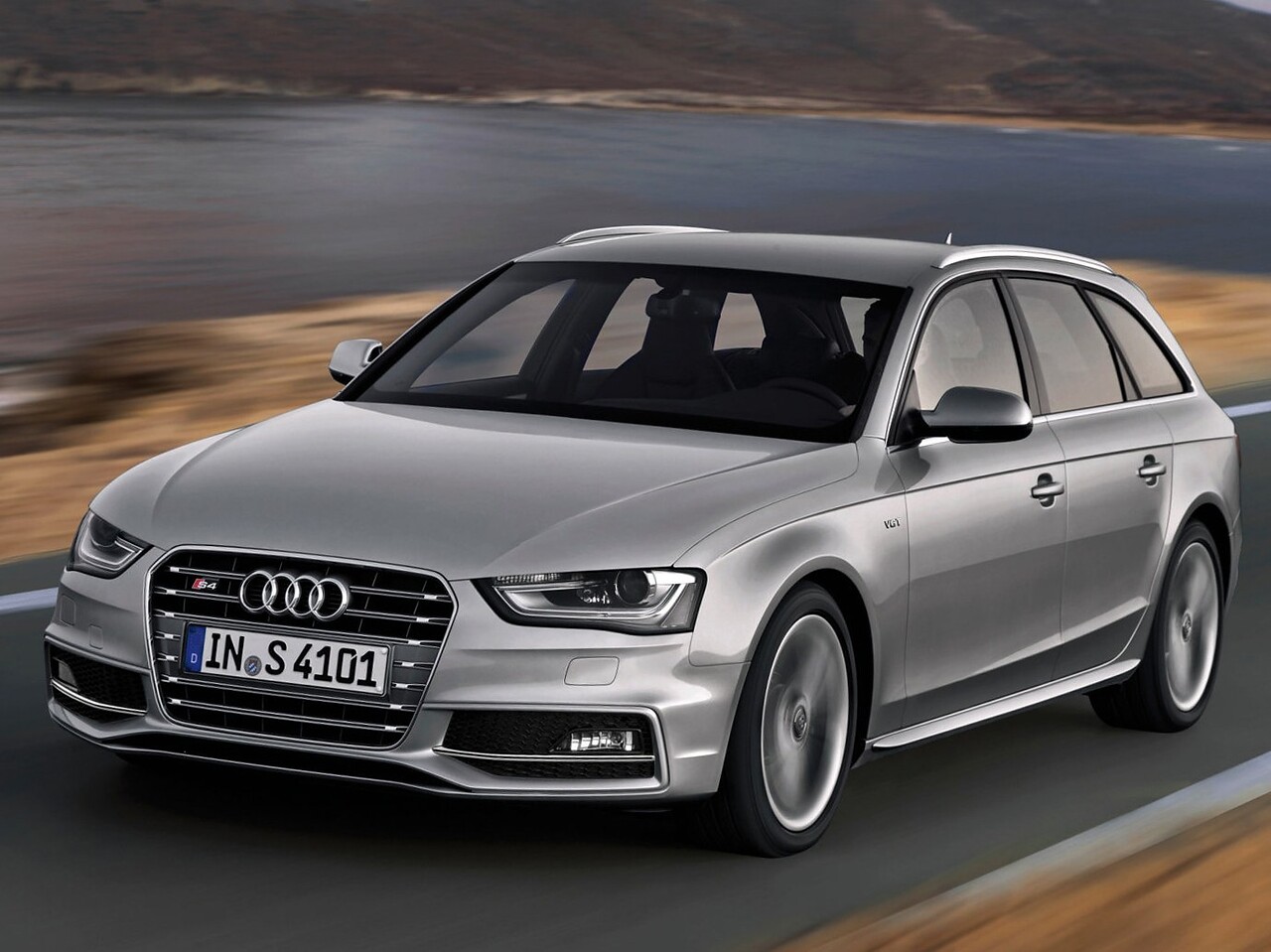 Audi S4 универсал (B8 рестайлинг, 2012 - 2015 г.в.): вид спереди сбоку