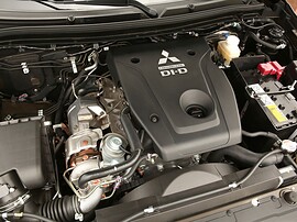 Mitsubishi L200 (V поколение, 2015 - 2019 г.в.): Моторный отсек