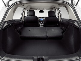Nissan Tiida хэтчбек 5-дв. (NB17, 2015 - 2016 г.в.): Багажник со сложенными задними сиденьями