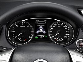 Nissan X-Trail 2.5 AT LE Yandex: Приборная панель с аналоговыми шкалами и дисплеем