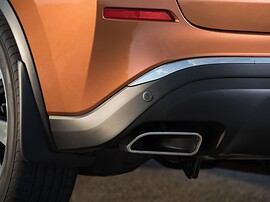 Nissan Murano (III поколение, 2016 - 2022 г.в.): Крупный план заднего бампера и выхлопной трубы