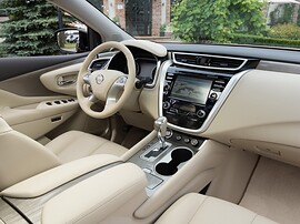 Nissan Murano (III поколение, 2016 - 2022 г.в.): Светлый салон через открытую дверь