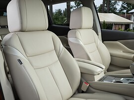Nissan Murano (III поколение, 2016 - 2022 г.в.): Передние сиденья в перфорированной бежевой коже