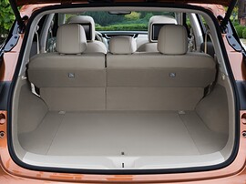 Nissan Murano (III поколение, 2016 - 2022 г.в.): Открытый багажник с бежевой обивкой