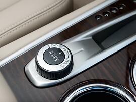 Nissan Pathfinder 3.5 AT High+: Переключатель режимов привода на консоли