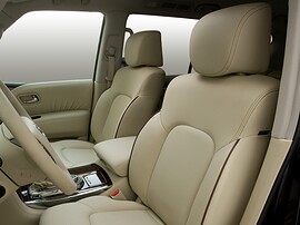 Nissan Patrol (Y62, 2010 - 2014 г.в.): Бежевое кожаное сиденье и дверная панель