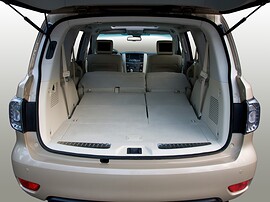 Nissan Patrol (Y62, 2010 - 2014 г.в.): Багажник со сложенными вторым и третьим рядами