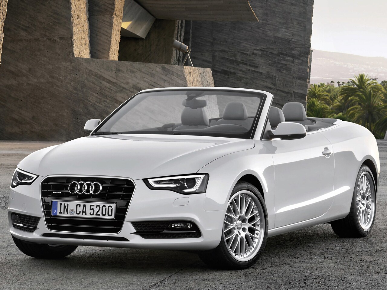 Audi A5 кабриолет (I поколение рестайлинг, 2014 - 2016 г.в.): вид спереди сбоку
