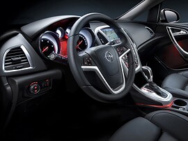 Opel Astra хэтчбек 5-дв. 1.4 MT Essentia: передняя панель и руль