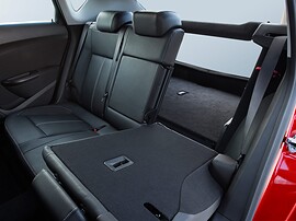 Opel Astra хэтчбек 5-дв. 1.4 MT Essentia: сложенная часть заднего сиденья