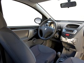 Peugeot 107 хэтчбек 5-дв. (II поколение рестайлинг, 2005 - 2012 г.в.): салон, общий вид