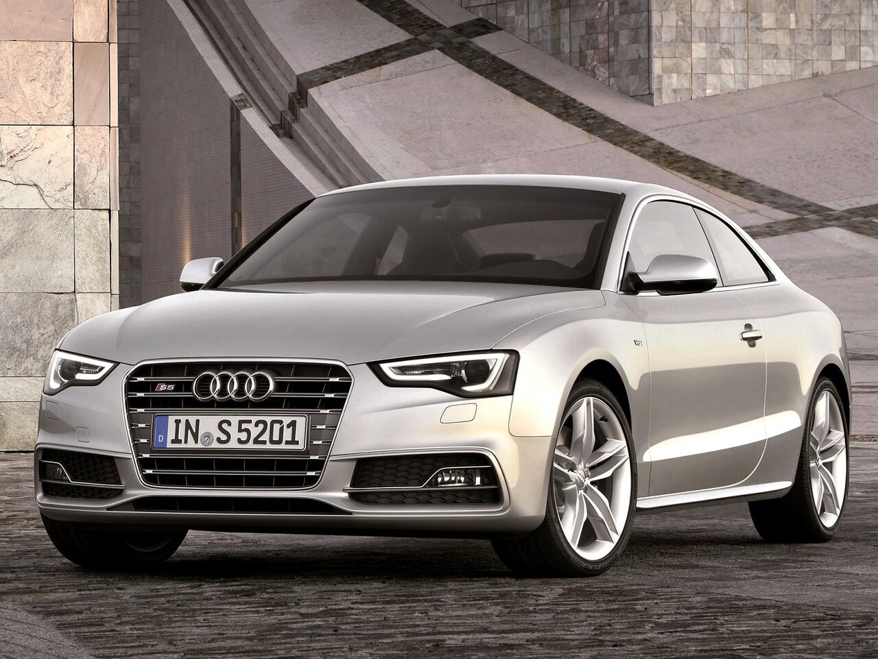 Audi S5 купе 3.0 TFSI quattro AT: вид спереди сбоку