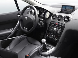 Peugeot 308 кабриолет 1.6 THP AT Feline: Салон, руль и центральная консоль