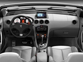 Peugeot 308 кабриолет 1.6 THP AT Feline: Салон сверху, светлые сиденья