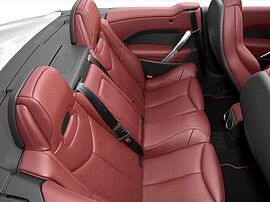 Peugeot 308 кабриолет 1.6 THP AT Feline: Задние сиденья с красной кожей