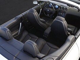 Peugeot 308 кабриолет 1.6 THP AT Feline: Салон сверху, чёрная кожа