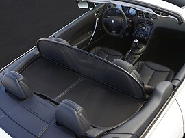 Peugeot 308 кабриолет 1.6 THP AT Feline: Салон с ветрозащитным экраном