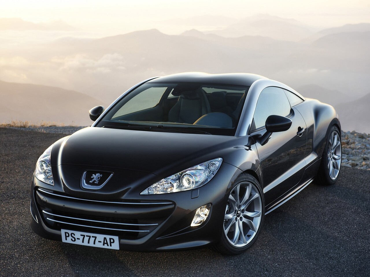 Peugeot RCZ 1.6 THP MT: Три четверти спереди на горной дороге