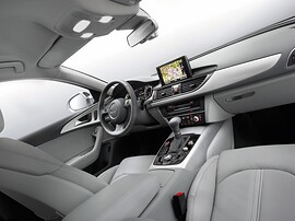 Audi A6 седан (C7, 2010 - 2014 г.в.): салон, передняя панель