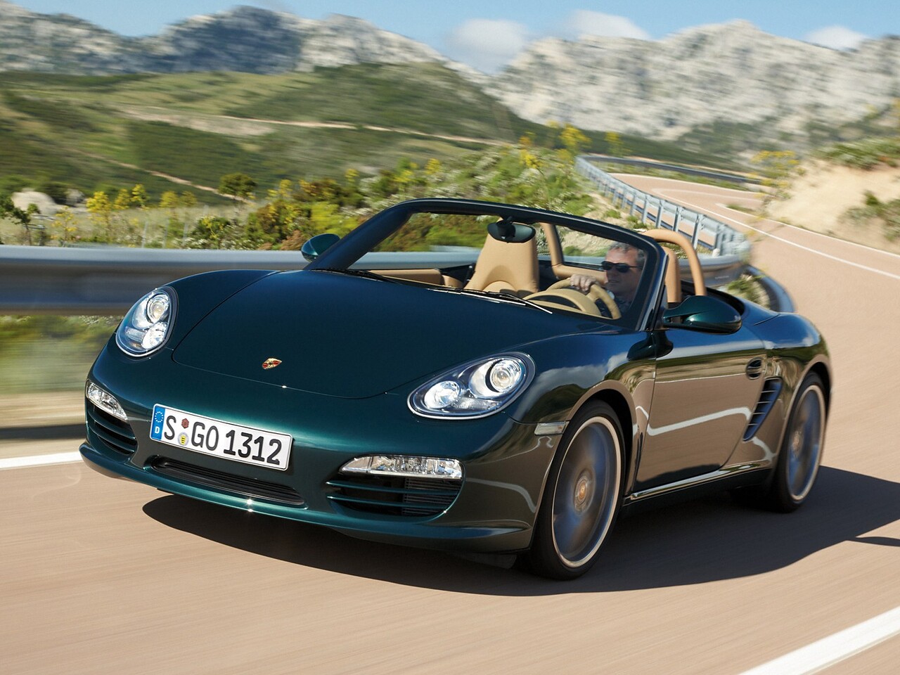 Porsche Boxster 2.9 AT: Три четверти спереди с открытым верхом у побережья