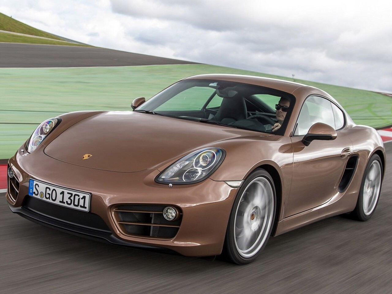 Porsche Cayman 3.4 MT S: Три четверти спереди на гоночной трассе