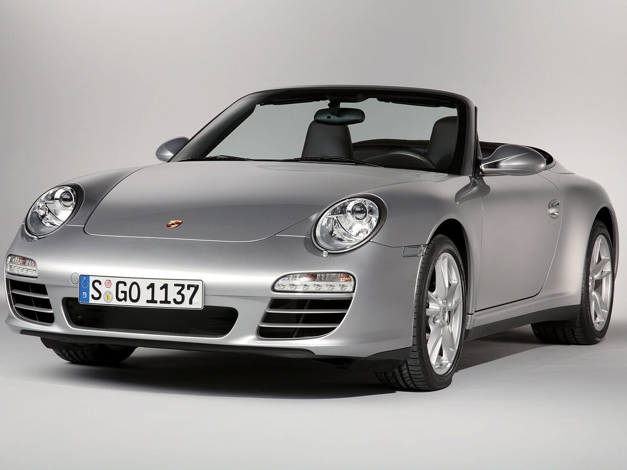 Porsche 911 Carrera 4 кабриолет (997, 2004 - 2008 г.в.): Три четверти спереди в студии