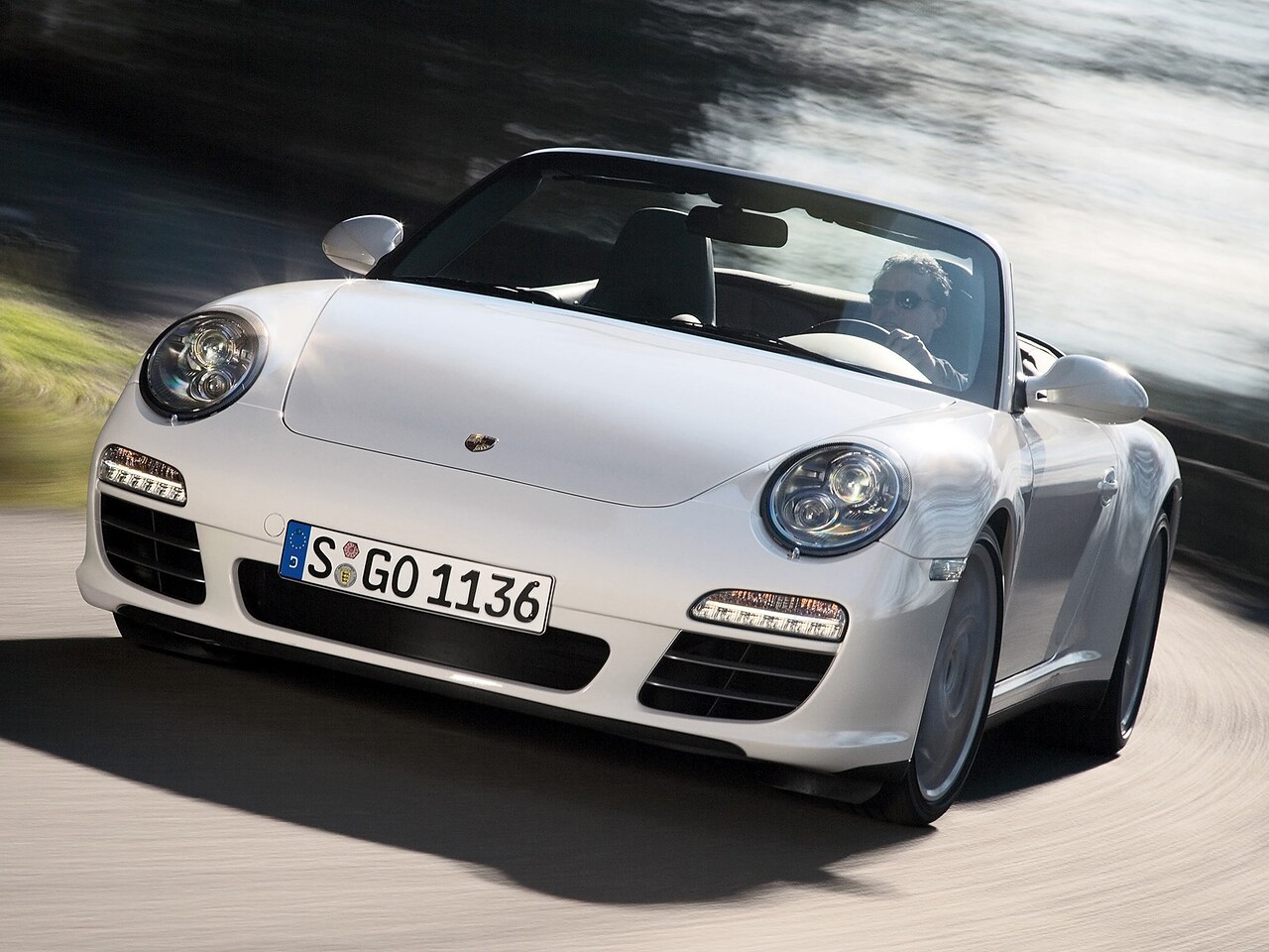 Porsche 911 Carrera 4S кабриолет (997, 2004 - 2008 г.в.): Три четверти спереди в движении