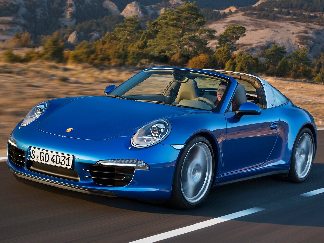 Porsche 911 Targa 4 (991, 2014 - 2016 г.в.): Три четверти спереди в движении в горах