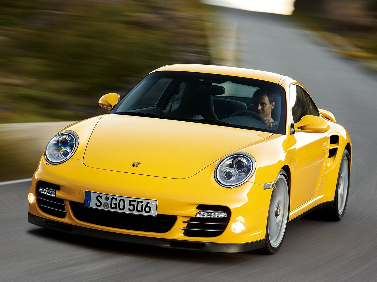 Porsche 911 Turbo купе (997, 2004 - 2008 г.в.): Три четверти спереди в движении