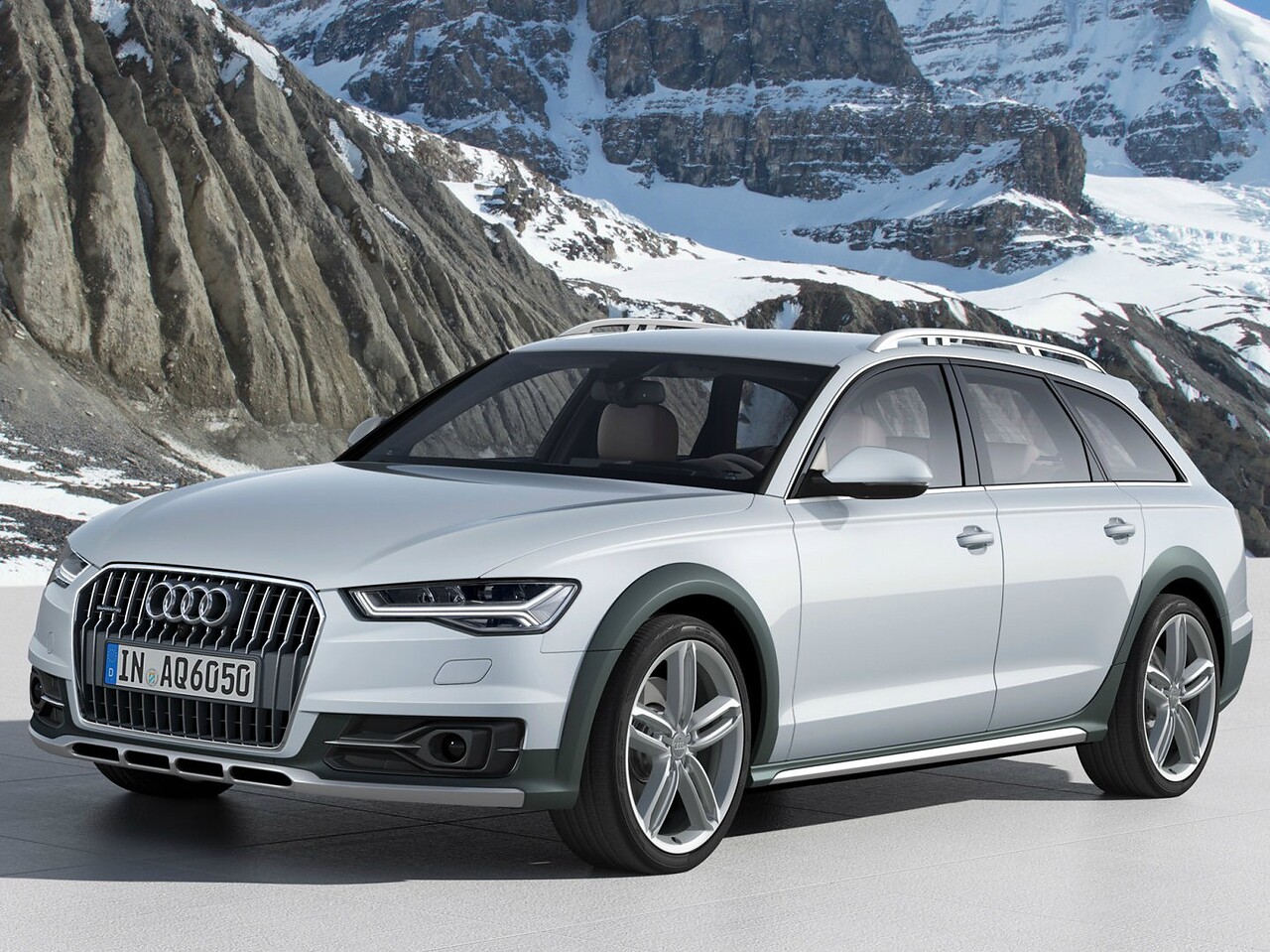 Audi A6 Allroad (C7 рестайлинг, 2015 - 2019 г.в.): вид спереди сбоку на фоне заснеженных гор