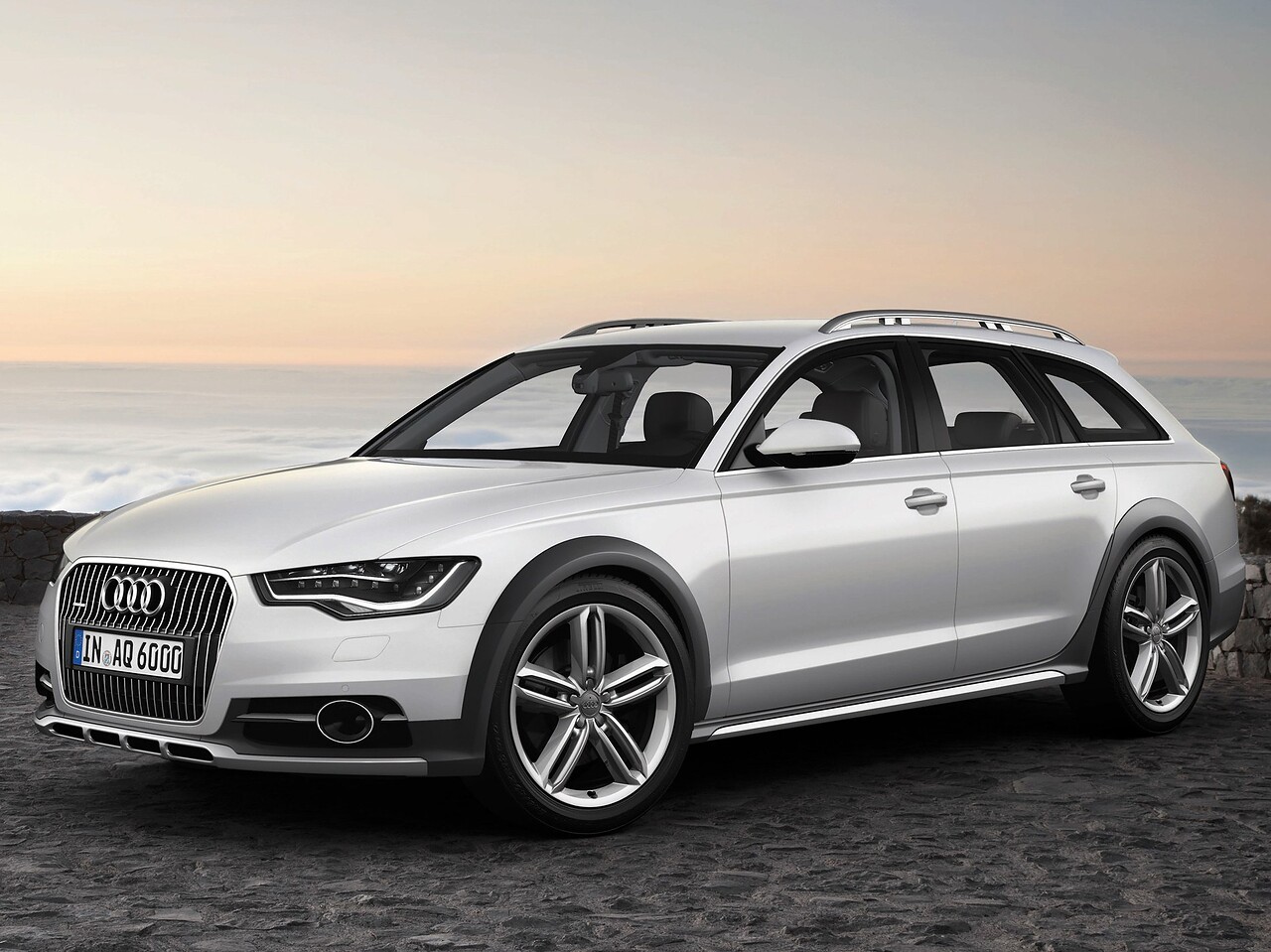 Audi A6 Allroad 3.0 TFSI quattro AT: Вид на фоне морского побережья в сумерках