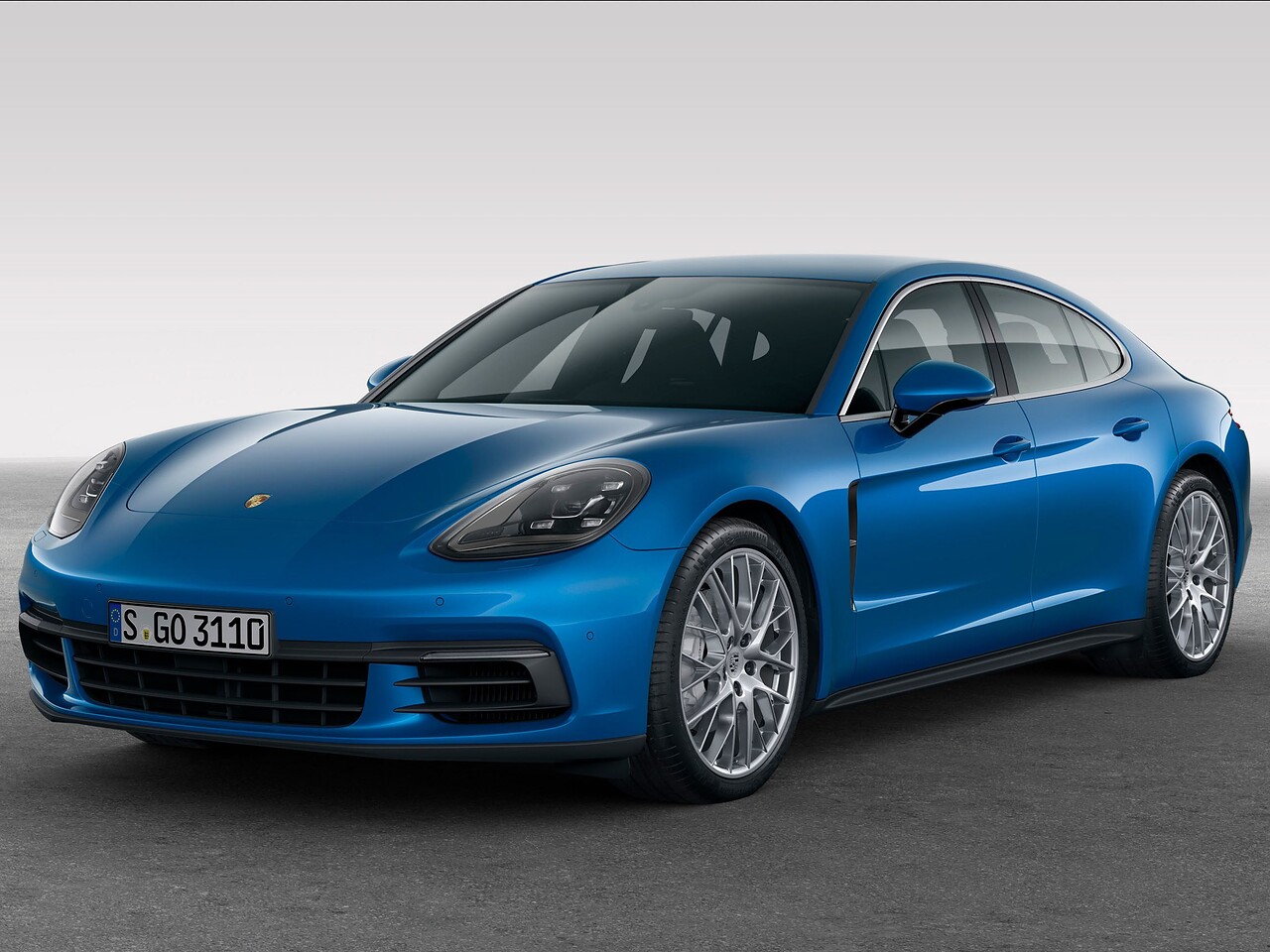 Porsche Panamera 3.0 AT Базовая (330 л.с.): Три четверти спереди в студии