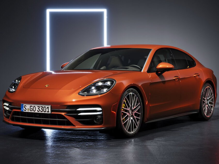 Porsche Panamera лифтбек 2.9 4WD AT 4S E-Hybrid Executive (440 л.с.): Три четверти спереди в студии