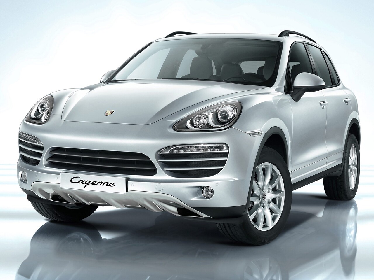 Porsche Cayenne 3.6 AT: Три четверти спереди в студии