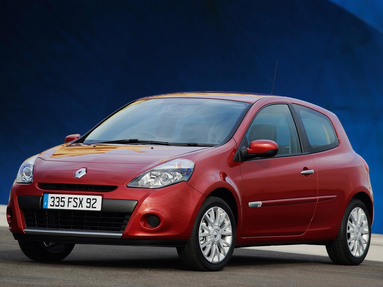 Renault Clio хэтчбек 3-дв. (III поколение рестайлинг, 2009 - 2014 г.в.): Три четверти спереди