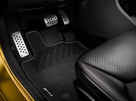 Renault Clio RS 1.6 MT: Педали и коврик